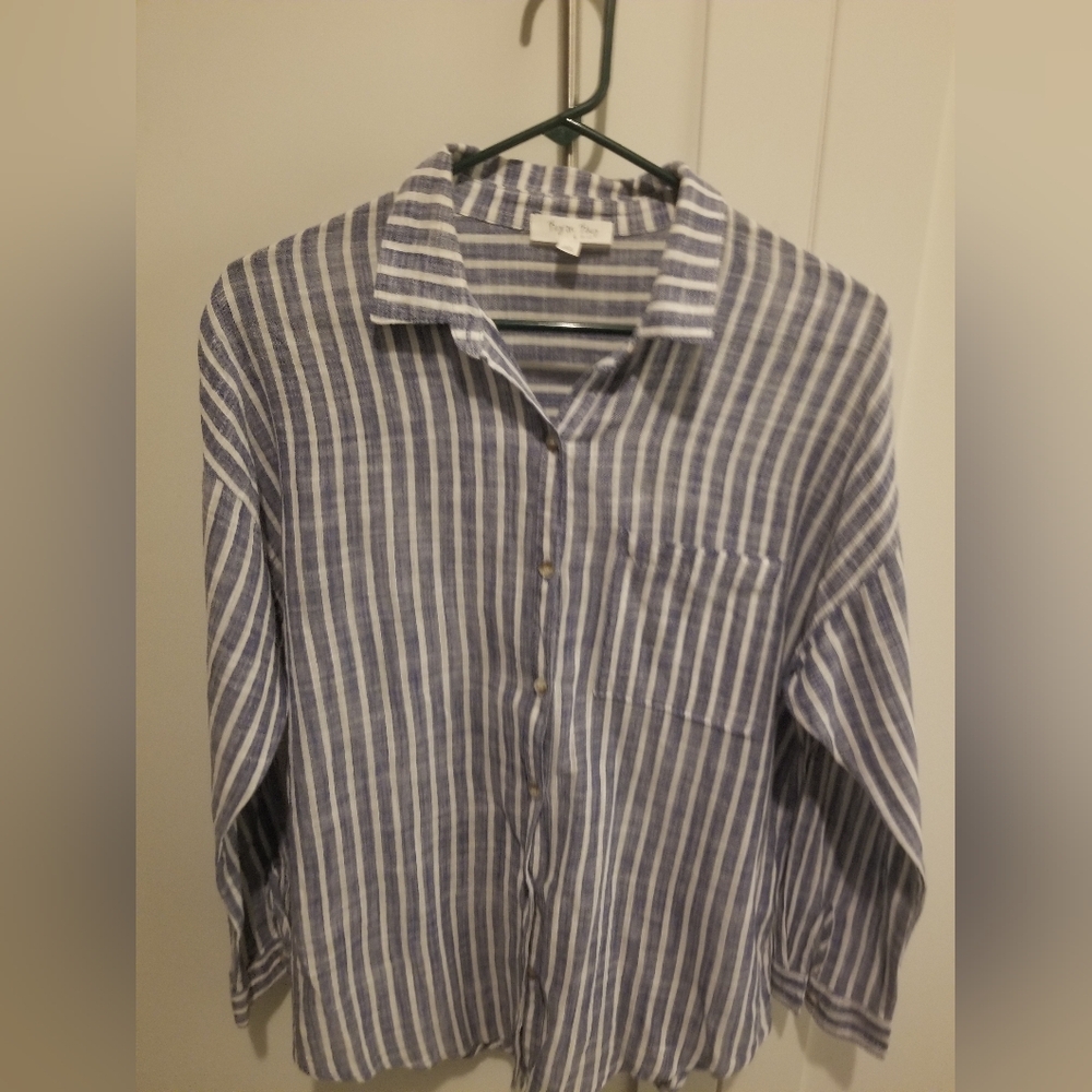Women's button-down shirt. Perfect for casual outings.